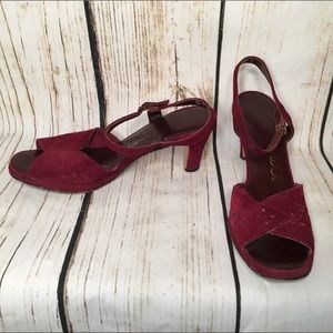 Socialite Size 7 Maroon Suede Heels